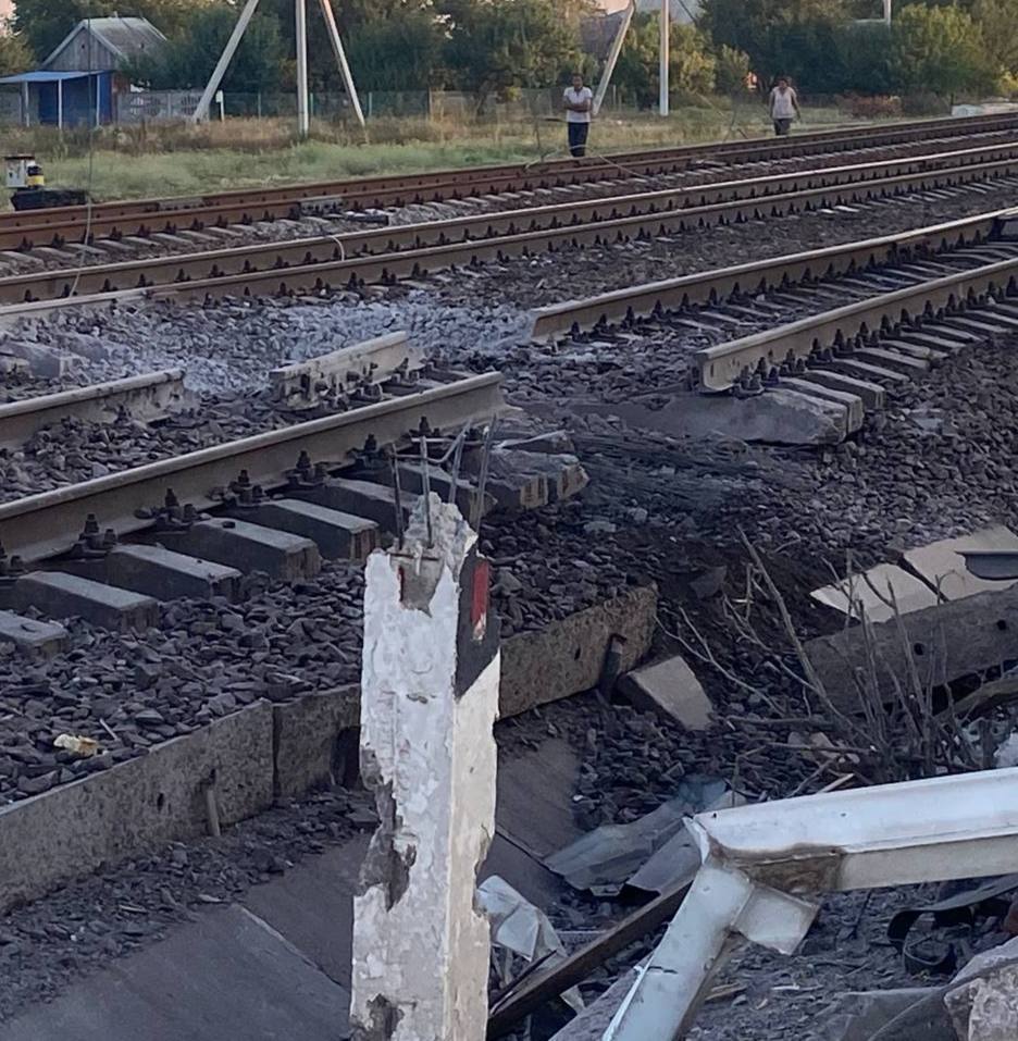 У Мелітополі ЗСУ підірвали колію, якою росіяни перевозили техніку і людей