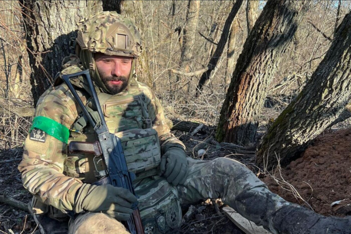 Комік Віктор Розовий, який служить у Третій штурмовій, отримав важке поранення на фронті