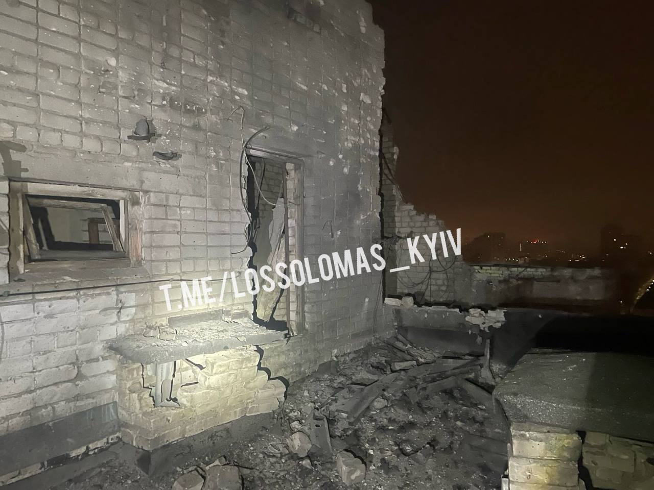 У Києві уламки ворожого БПЛА влучили у багатоповерхівку, – КМВА (фото)