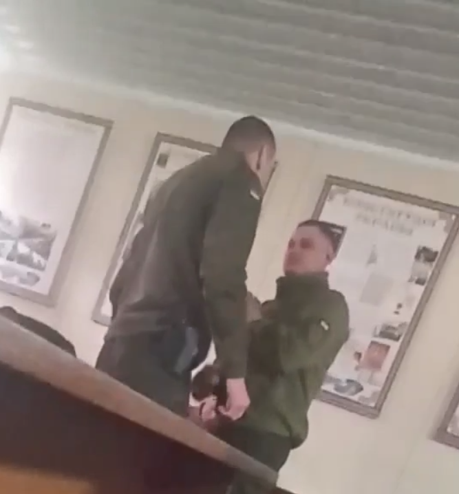 В Івано-Франківську суд виніс вирок офіцеру Нацгвардії, який побив строковика