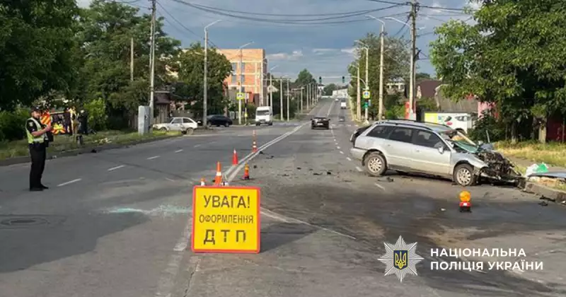 В Чернівцях в автотрощу потрапила пожежна машина (фото)