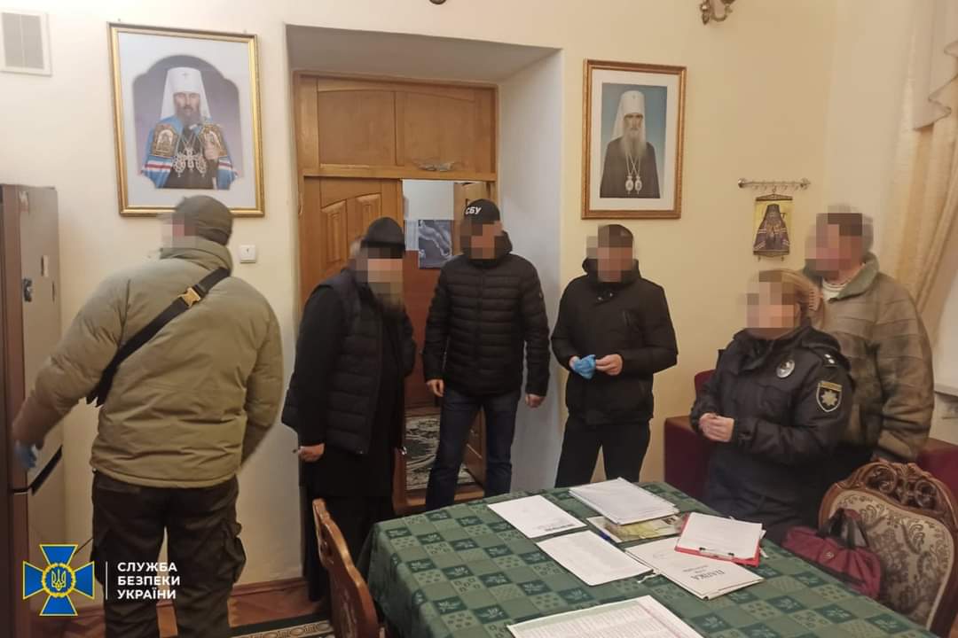 Прикарпатські і тернопільські "батюшки" читають літературу,  що заперечує існування України