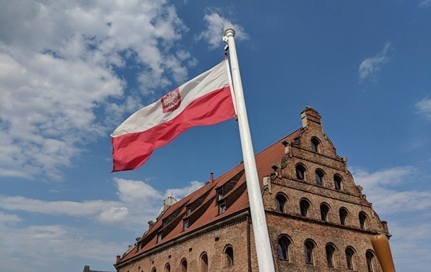 Польща закриває одне з трьох генеральних консульств Росії