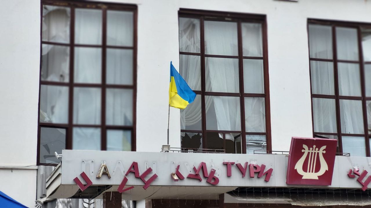 У Кривому Розі внаслідок російської атаки пошкоджено заклад культури. Фото наслідків