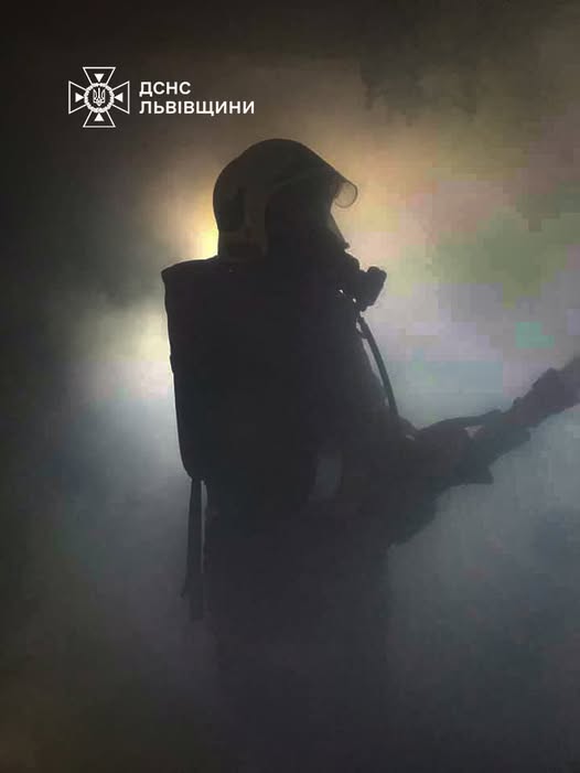 У Львові виникла пожежа у підвалі п'ятиповерхового будинку
