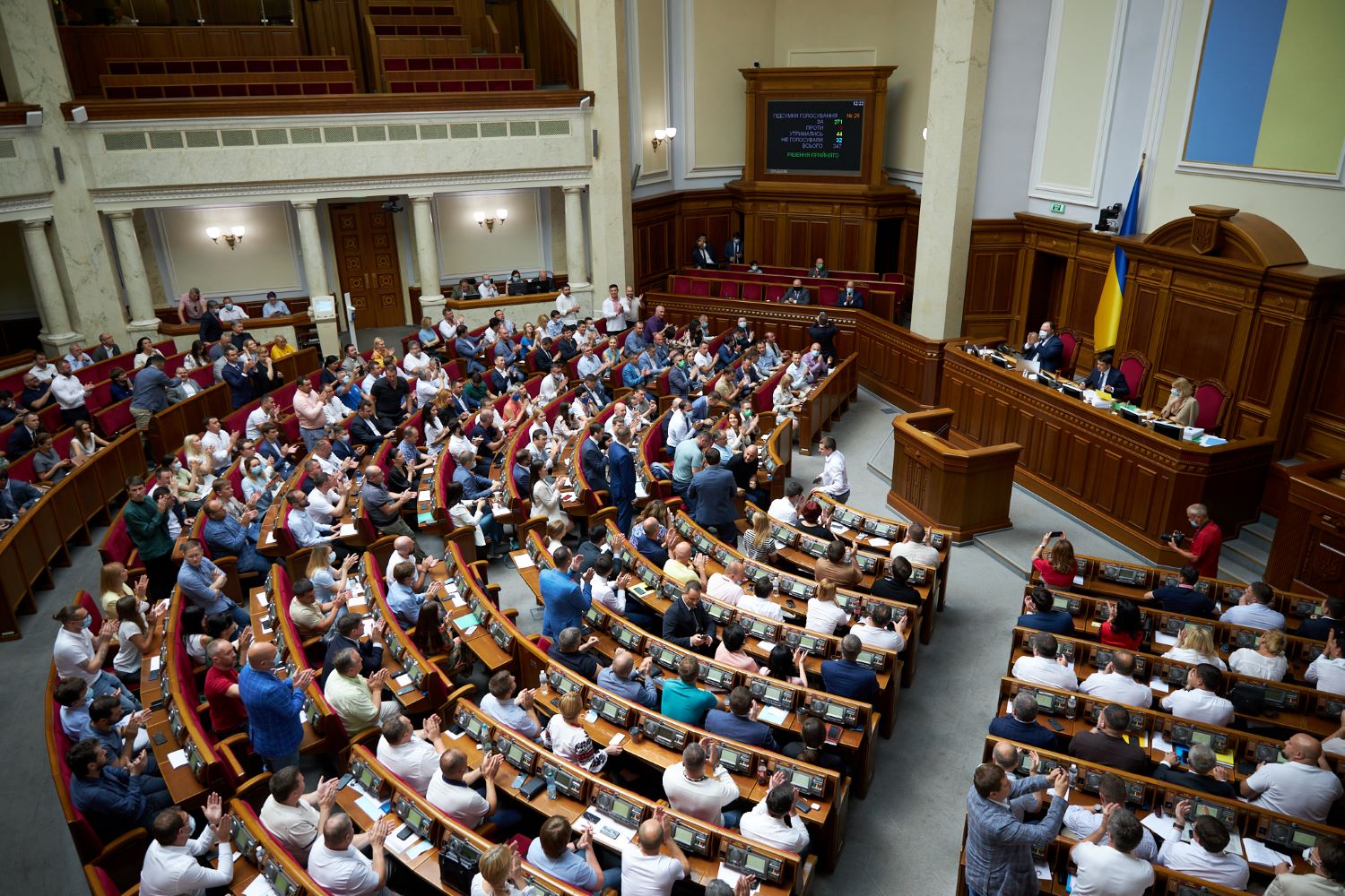 Два роки моновлади. З чим парламент «поїхав на моря»