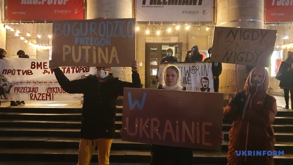 Війна не має кордонів. Як мешканці, відомі люди з різних країн підтримують Україну