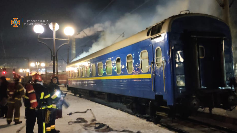 Уночі на Львівському вокзалі горів пасажирський потяг «Київ-Ужгород»
