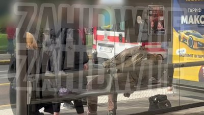 У Львові на зупинці громадського транспорту помер чоловік