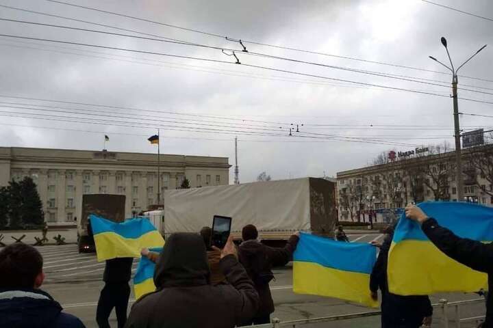 Не треба нас ні годувати, ні рятувати. Херсонці зірвали пропагандистське «шоу» окупантів