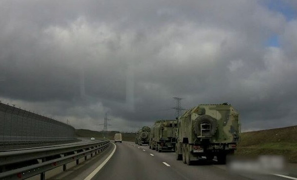 Російські окупанти везуть у Крим нову партію військової техніки