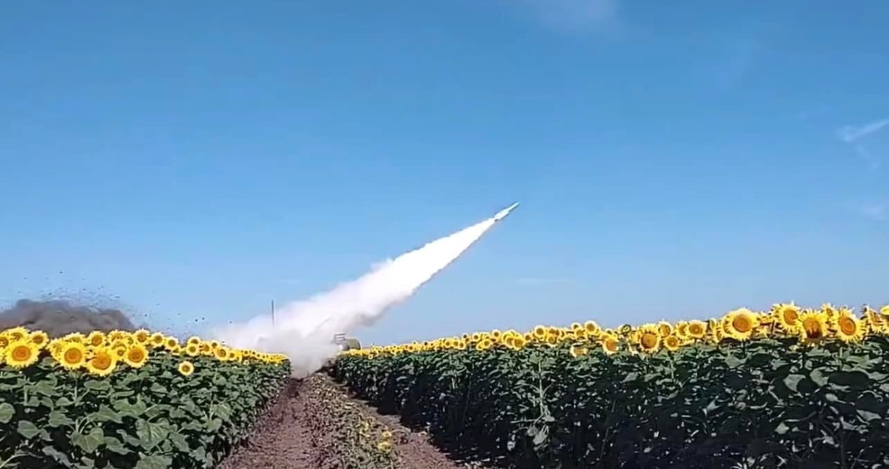 «Пробачте нас, соняхи». Українські зенітники збили російський безпілотник
