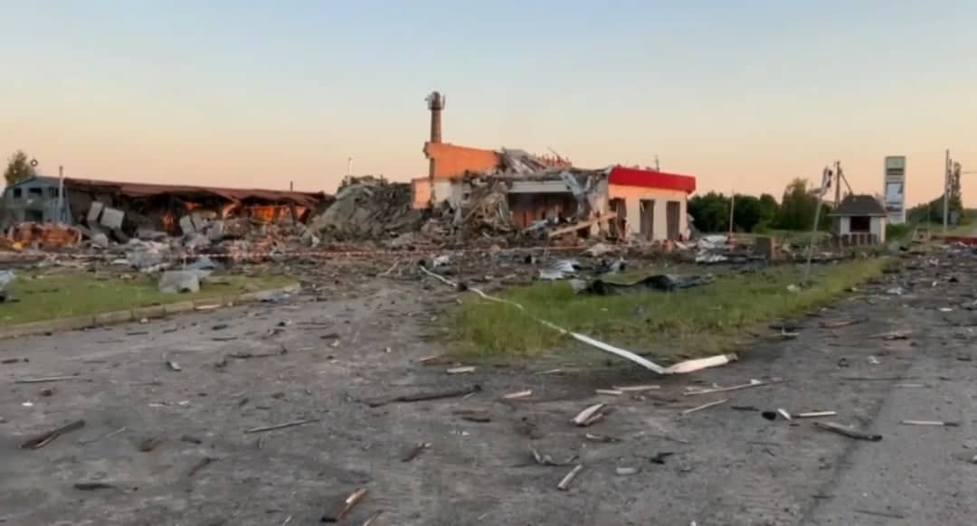 Удар по Рівненщині: розбите СТО у Сарнах, загинули троє людей. Відео наслідків