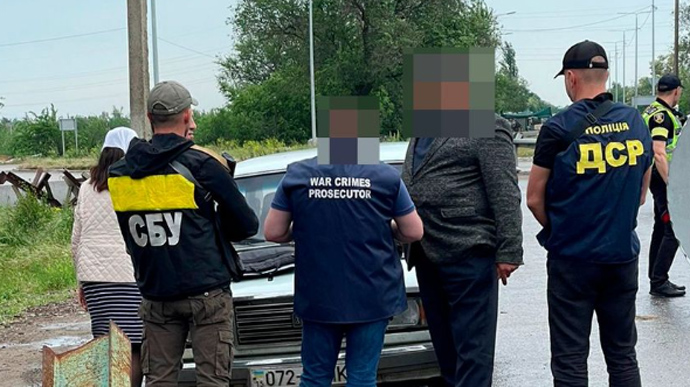 Розселили, нагодували. На Миколаївщині голову громади і депутата підозрюють у держзраді