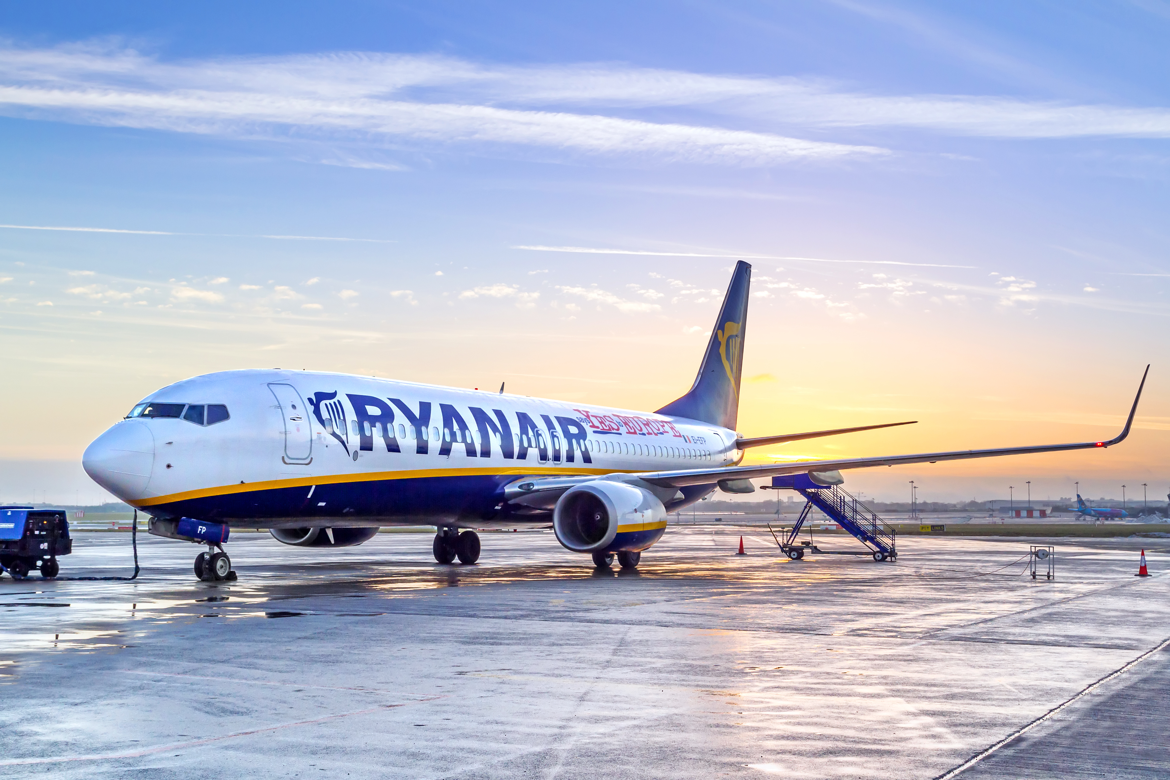 Ryanair скасовує у лютому низку рейсів з України