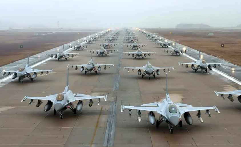 У Данії зробили нову заяву про постачання винищувачів F-16 в Україну