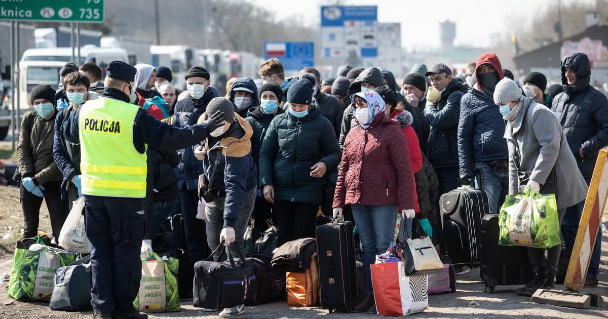 Нардепи вирішують, як повернути українських заробітчан додому
