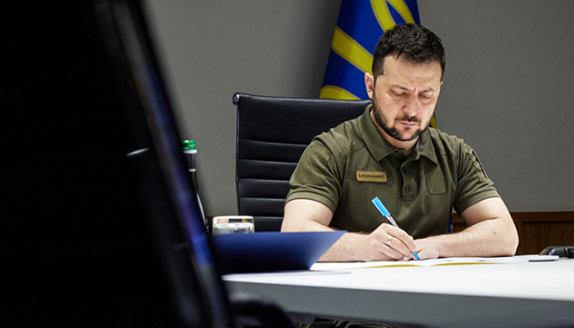 Зеленський підписав закон про надання статусу дітям, які постраждали внаслідок війни