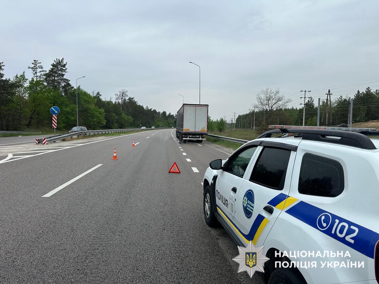 На Київщині велосипедист загинув, врізавшись у припарковану вантажівку