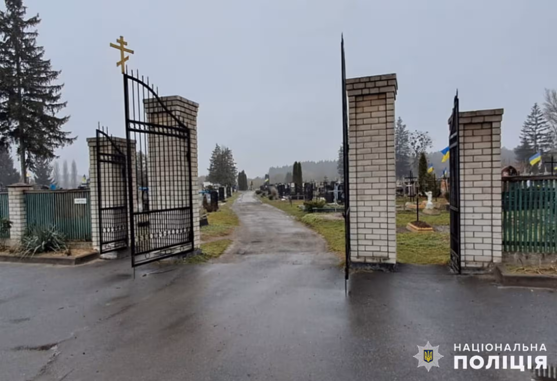 На Рівненщині жінка вчинила наругу над могилою свого померлого чоловіка