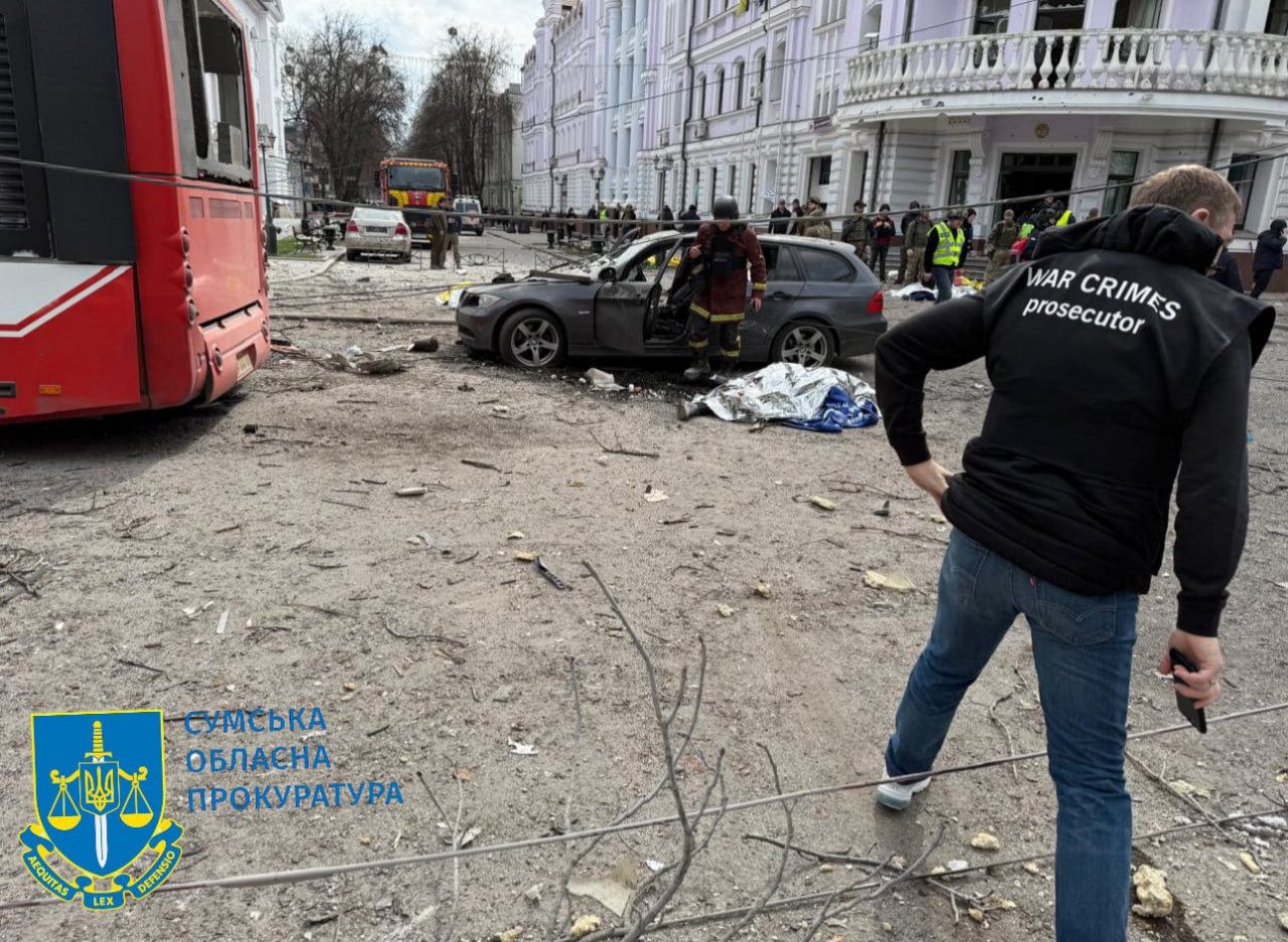 Внаслідок ракетного удару по центру Сум 21 загиблий, 34 поранених, серед них п’ятеро дітей