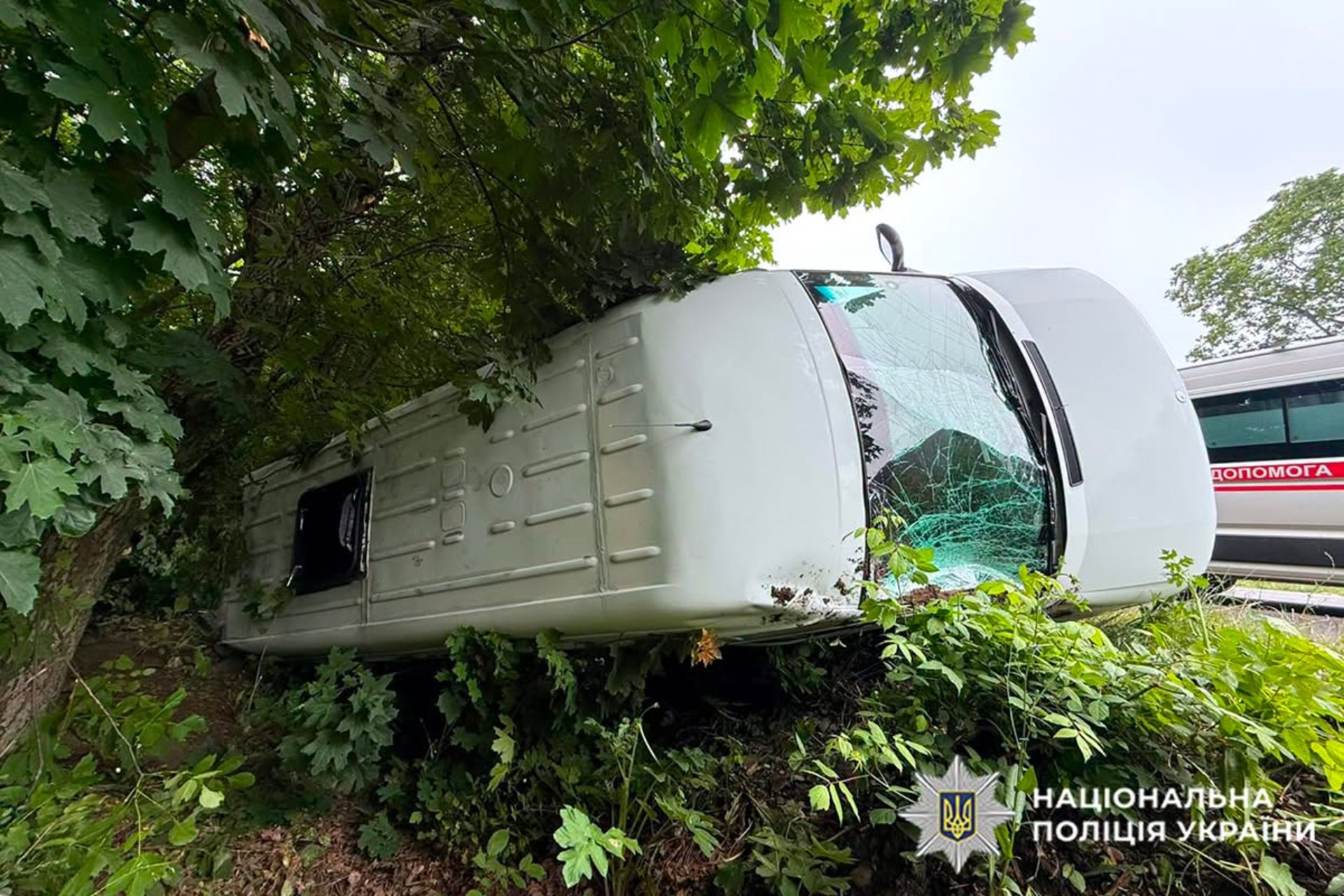 На Хмельниччині автобус з пасажирами потрапив в страшну аварію: є фото