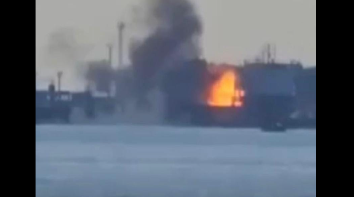 Сили оборони суттєво пошкодили російський паром "Славянин" у порту "Кавказ"