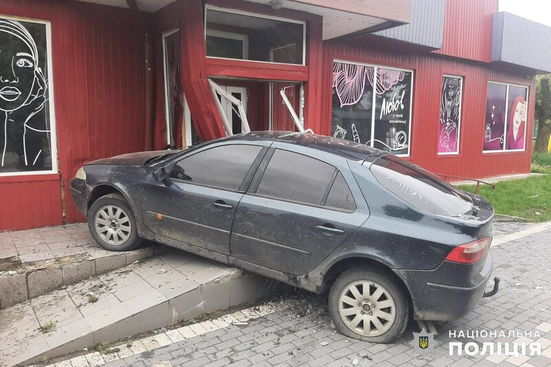 На Хмельниччині п'яний водій протаранив магазин