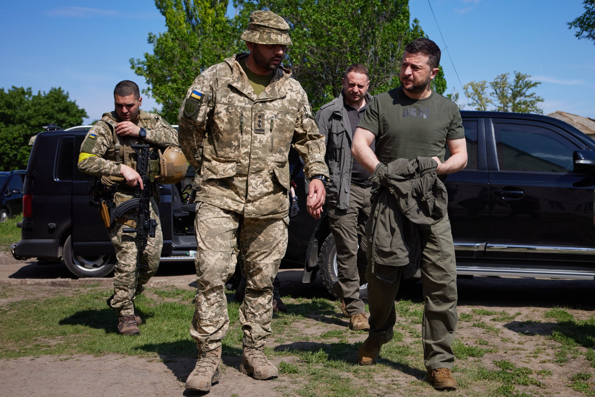 Зеленський відвідав передові позиції в Лисичанську, Бахмуті та Соледарі