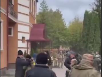Невідомі захопили Михайлівський кафедральний собор УПЦ у Черкасах