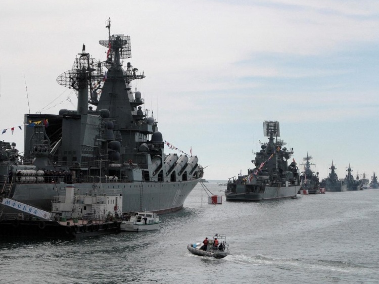 Окупанти збільшили свій флот в Чорному морі на два великих десантних кораблі