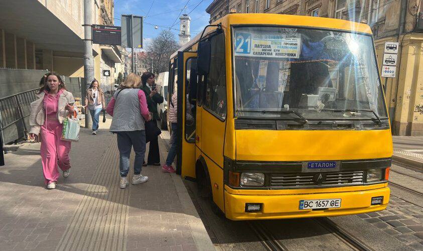У Львові продовжать маршрут одного з автобусів
