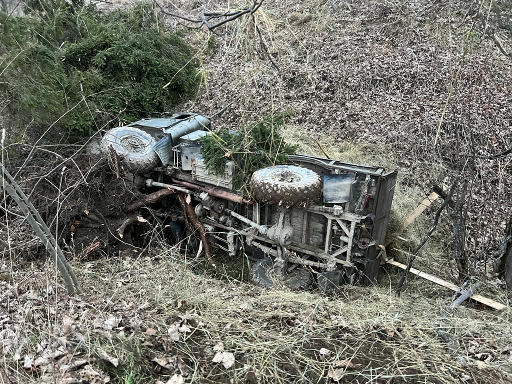 На Львівщині перекинулася вантажівка: загинула 73-річна пасажирка