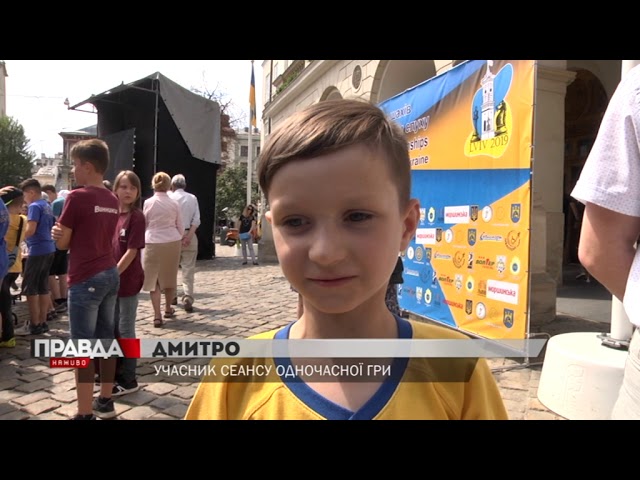 Поповнення у "Карпат", день шахів, "Рух" та футзал