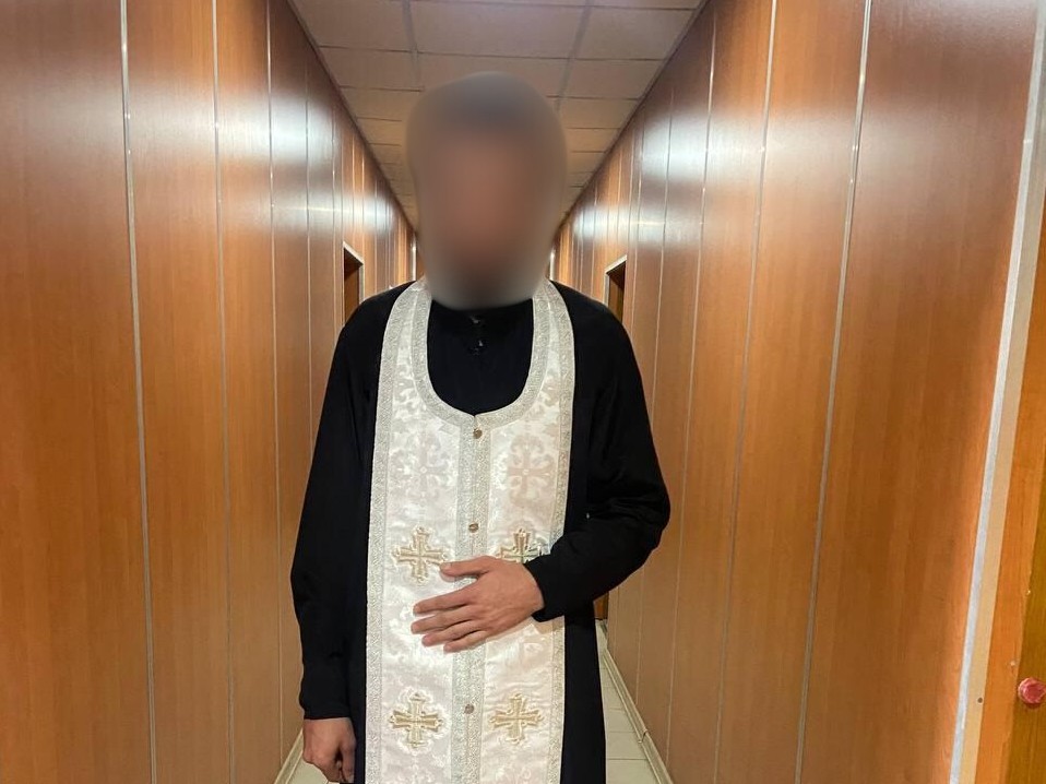 У Харкові чоловік назвався священником, щоб викрасти церковні атрибути і гроші