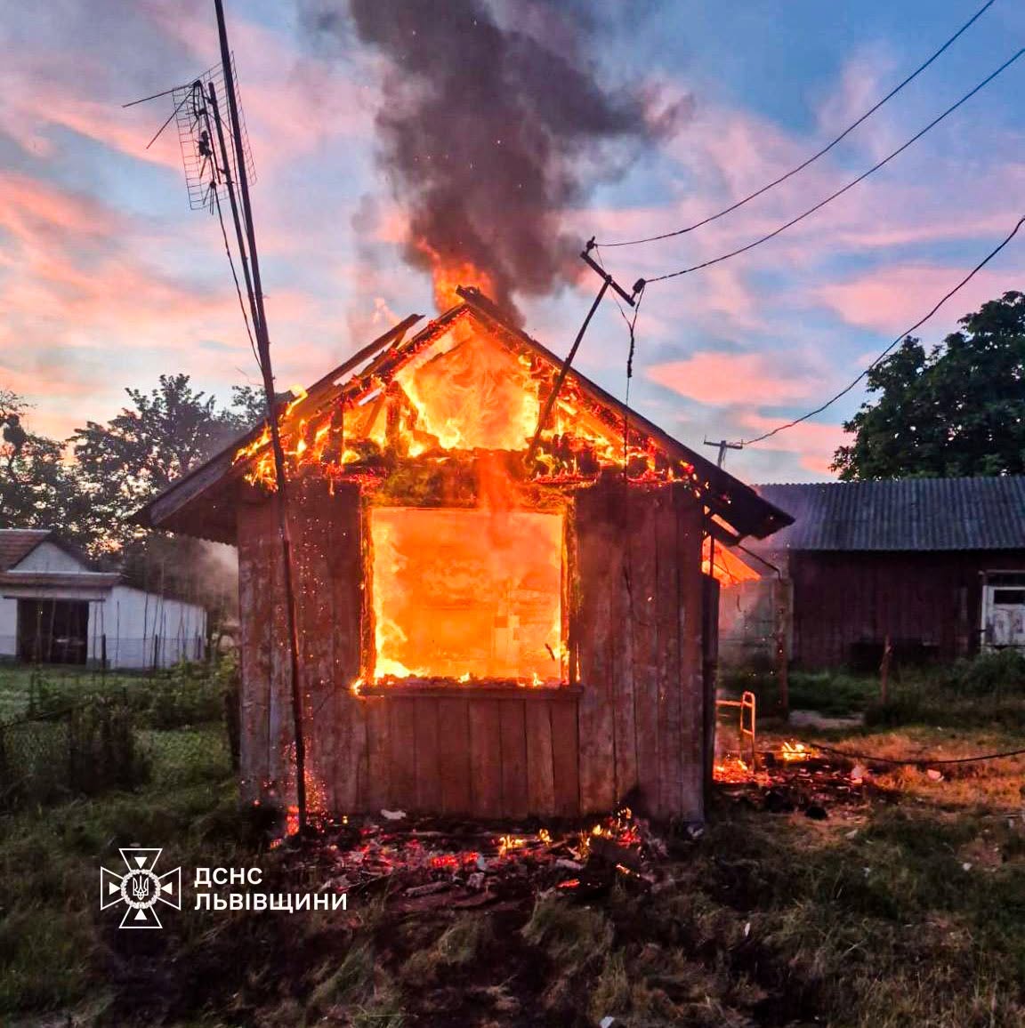 Вранці на Львівщині сталася смертельна пожежа: з'явилися фото