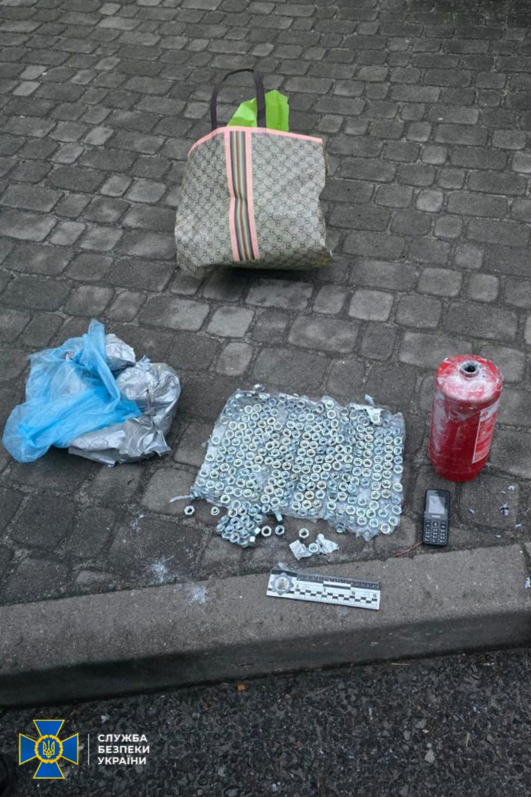 У Львові дівчина та хлопець намагалися влаштувати теракт біля відділу поліції (фото)