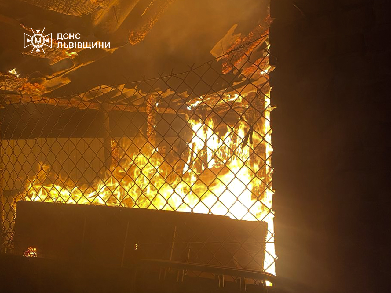 На Львівщині сусід-рятувальник першим кинувся на допомогу у приборканні вогню