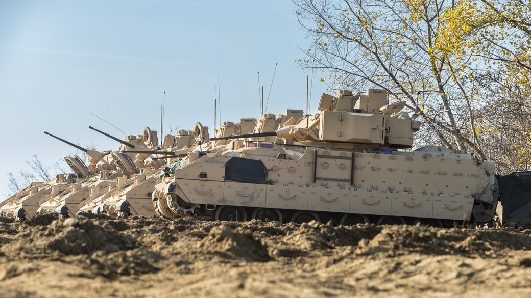 Перший батальйон українських військових закінчив навчання на американських «Бредлі»