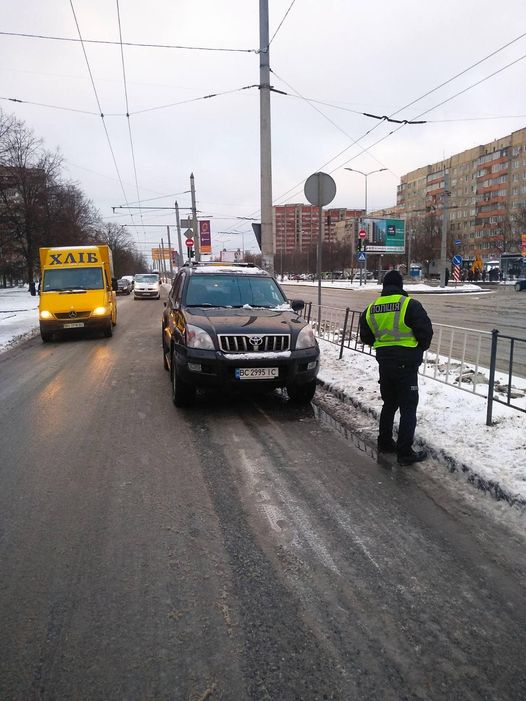 У Львові шукають очевидців наїзду на жінку на переході