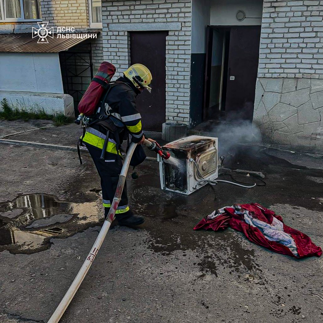 На Львівщині через пральну машину ледь не згоріла квартира