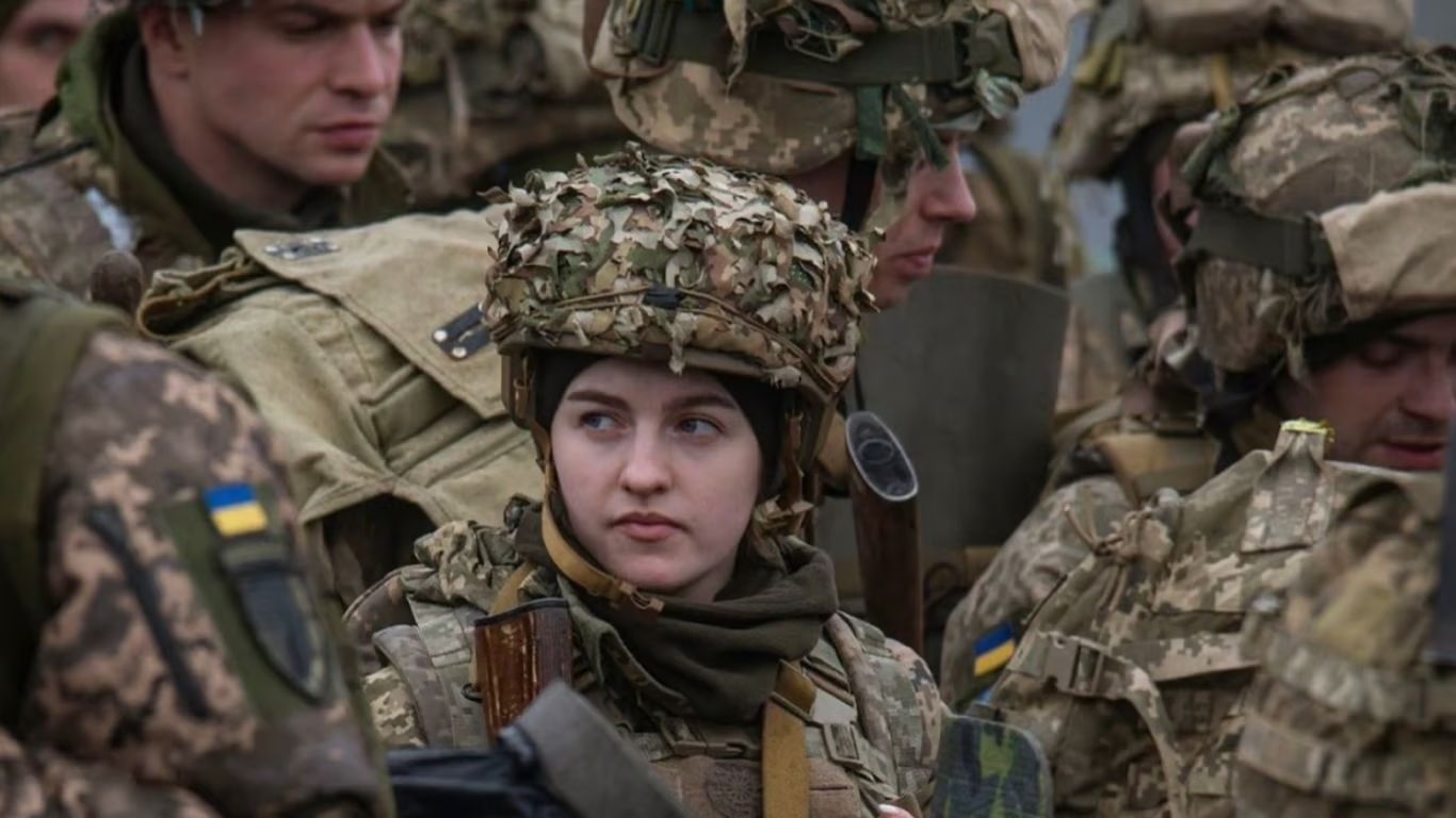 Мобілізація жінок: у Сухопутних військах – за, у ЦПД кажуть, що фейк
