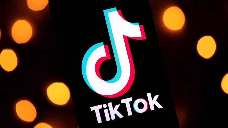TikTok призупиняє роботу в Росії