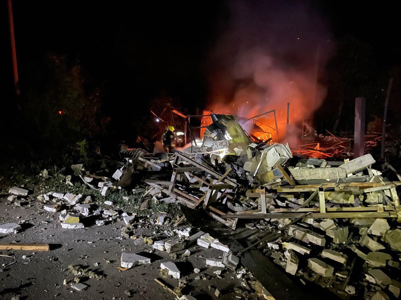 Нічна атака Харкова: у поліції розповіли про стан пораненої 13-річної дівчинки