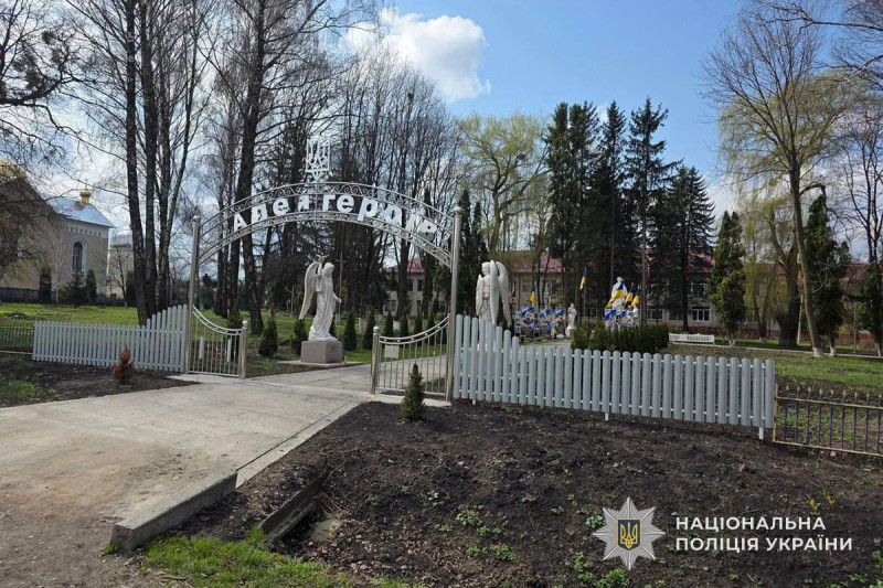 На Тернопільщині вкрали 10 дерев з Алеї Героїв: Поліція розшукує зловмисника