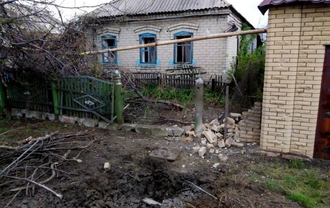 Окупанти пошкодили будинки та автомобілі на Донбасі