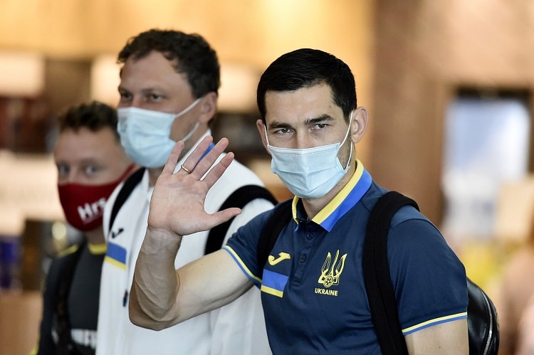 Проблеми з воротарями та форвардами: Збірна України вилетіла в Казахстан