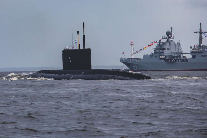 Росія вивела в море дві третини своїх підводних човнів
