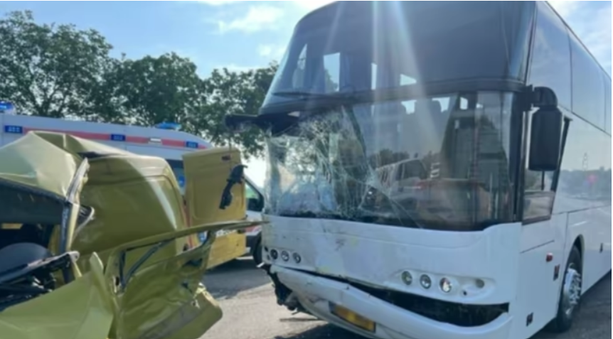 Смертельна ДТП: автобус Кишинів-Київ врізався у легковик
