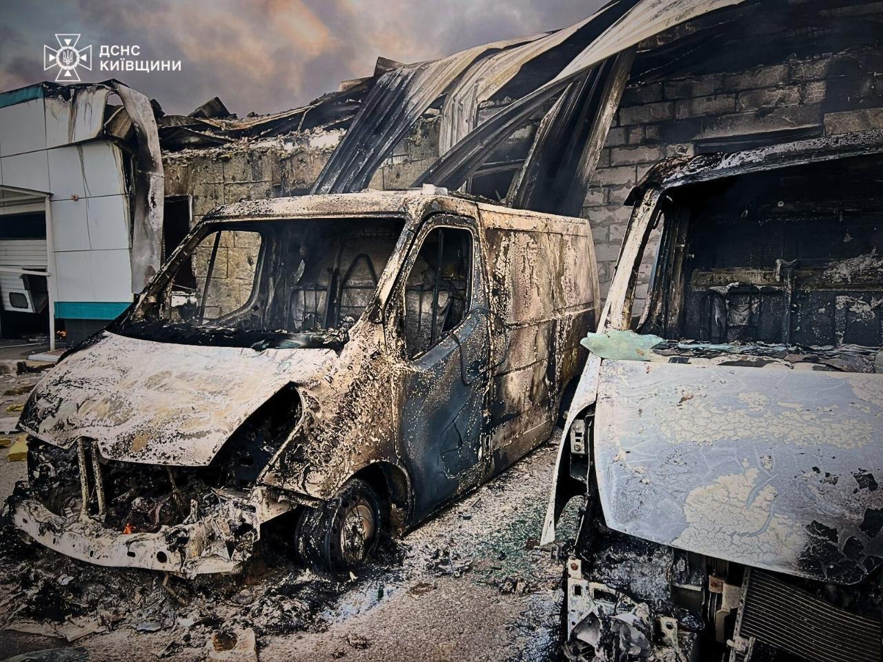 З'явилися фото та відео з місця атаки по Києву та області